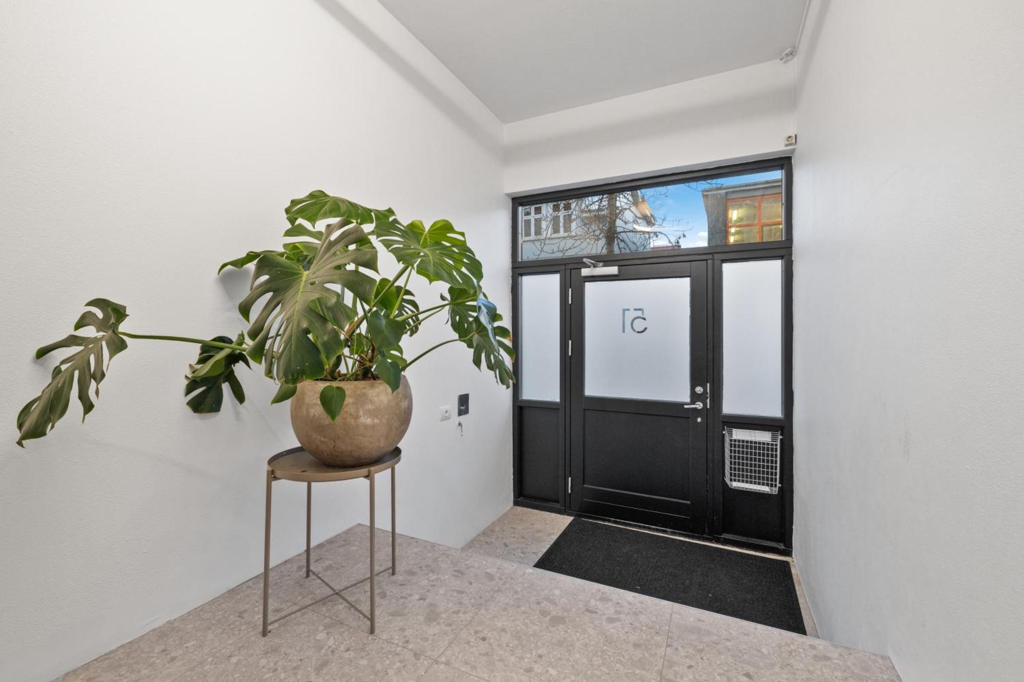 Penthouse Apt On The Shopping Street-Free Parking 레이캬비크 외부 사진