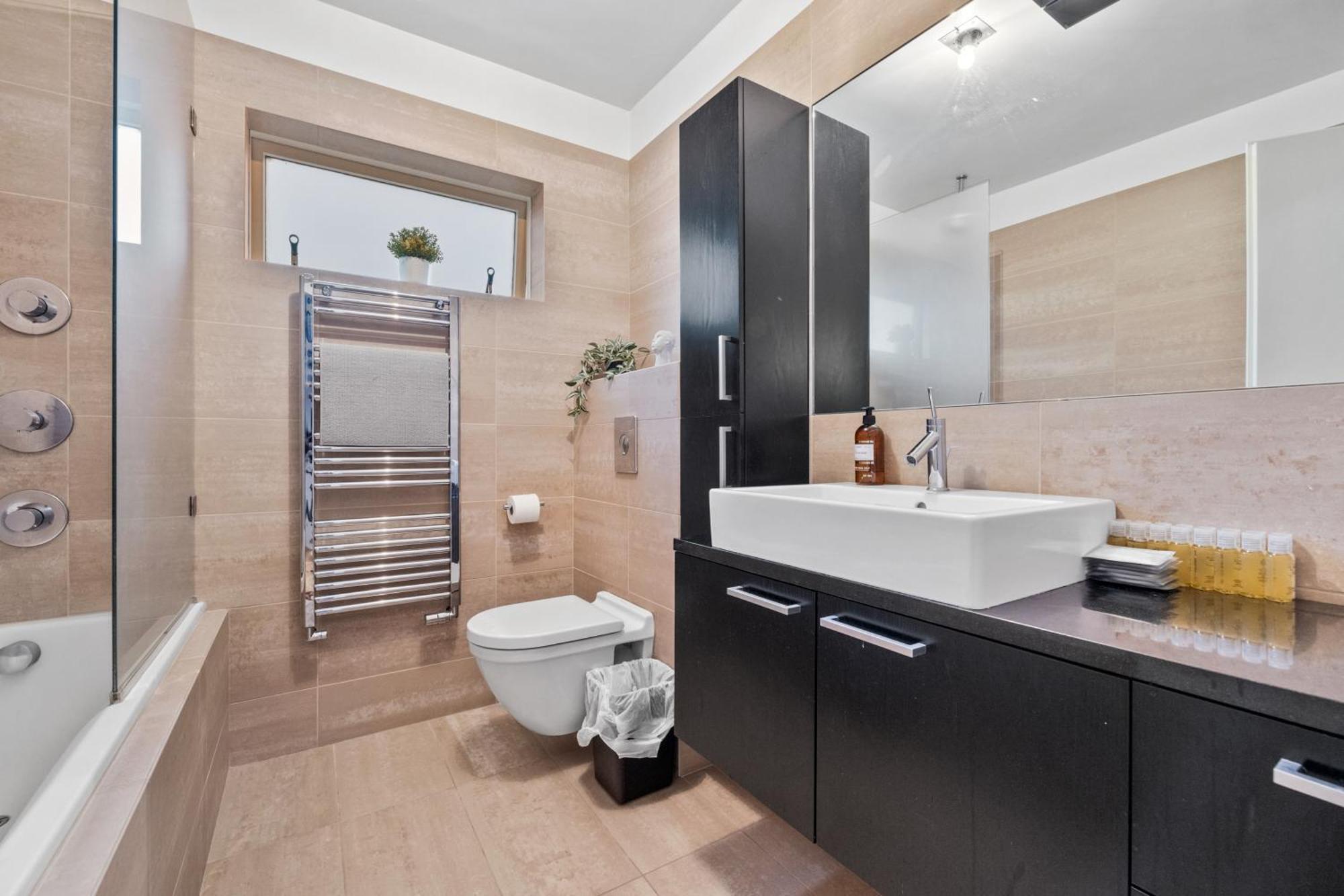 Penthouse Apt On The Shopping Street-Free Parking 레이캬비크 외부 사진