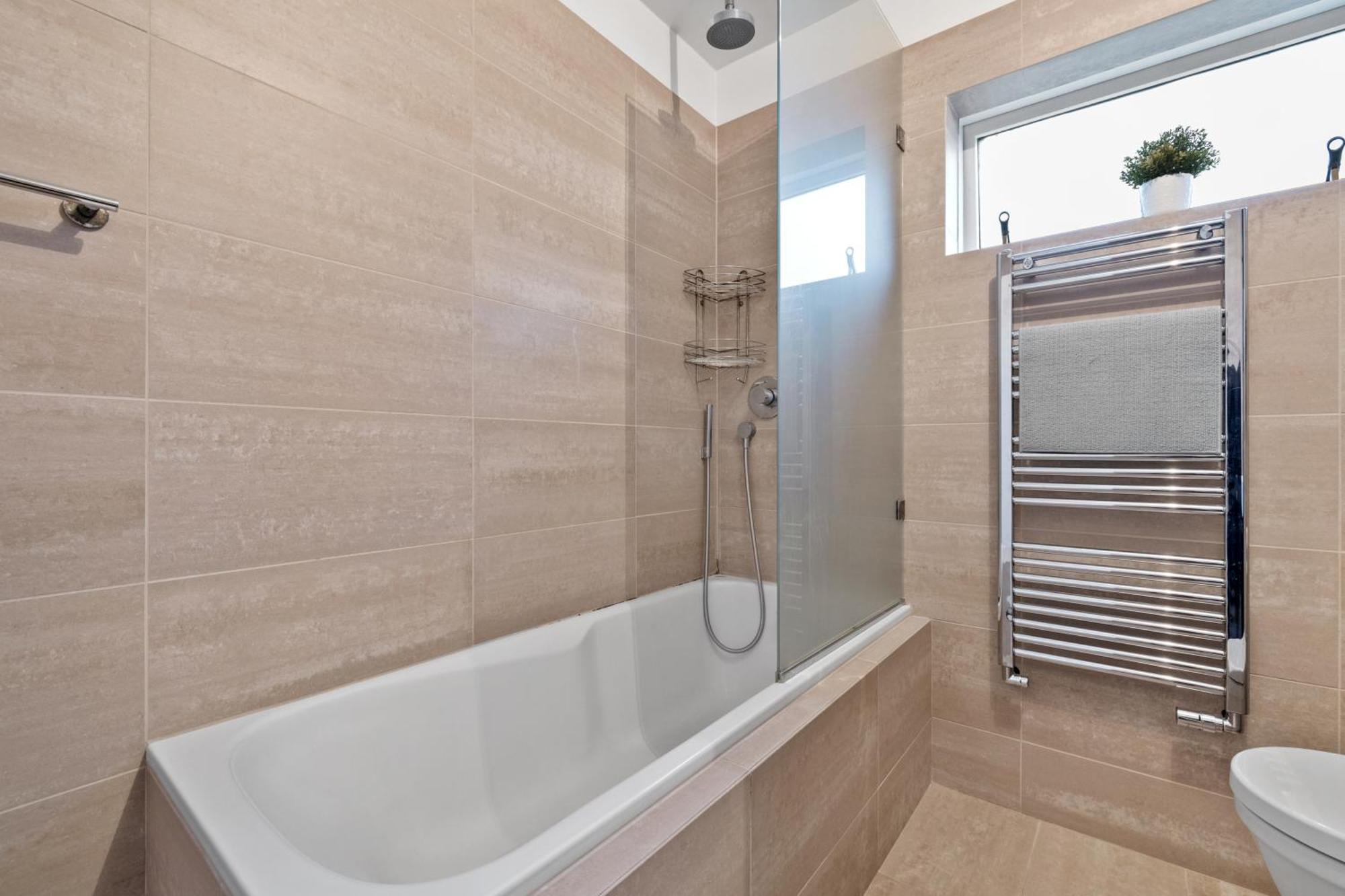 Penthouse Apt On The Shopping Street-Free Parking 레이캬비크 외부 사진