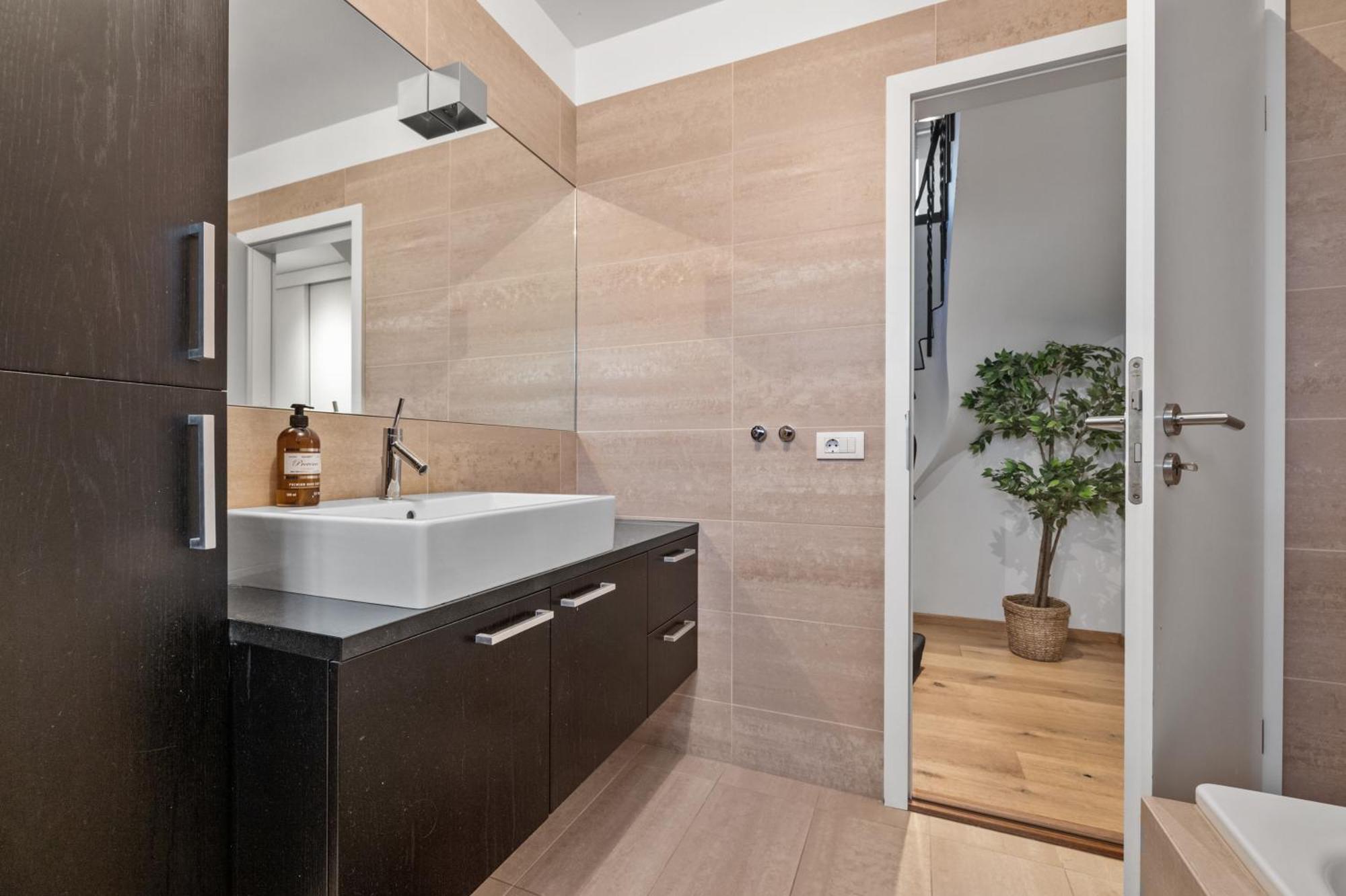 Penthouse Apt On The Shopping Street-Free Parking 레이캬비크 외부 사진