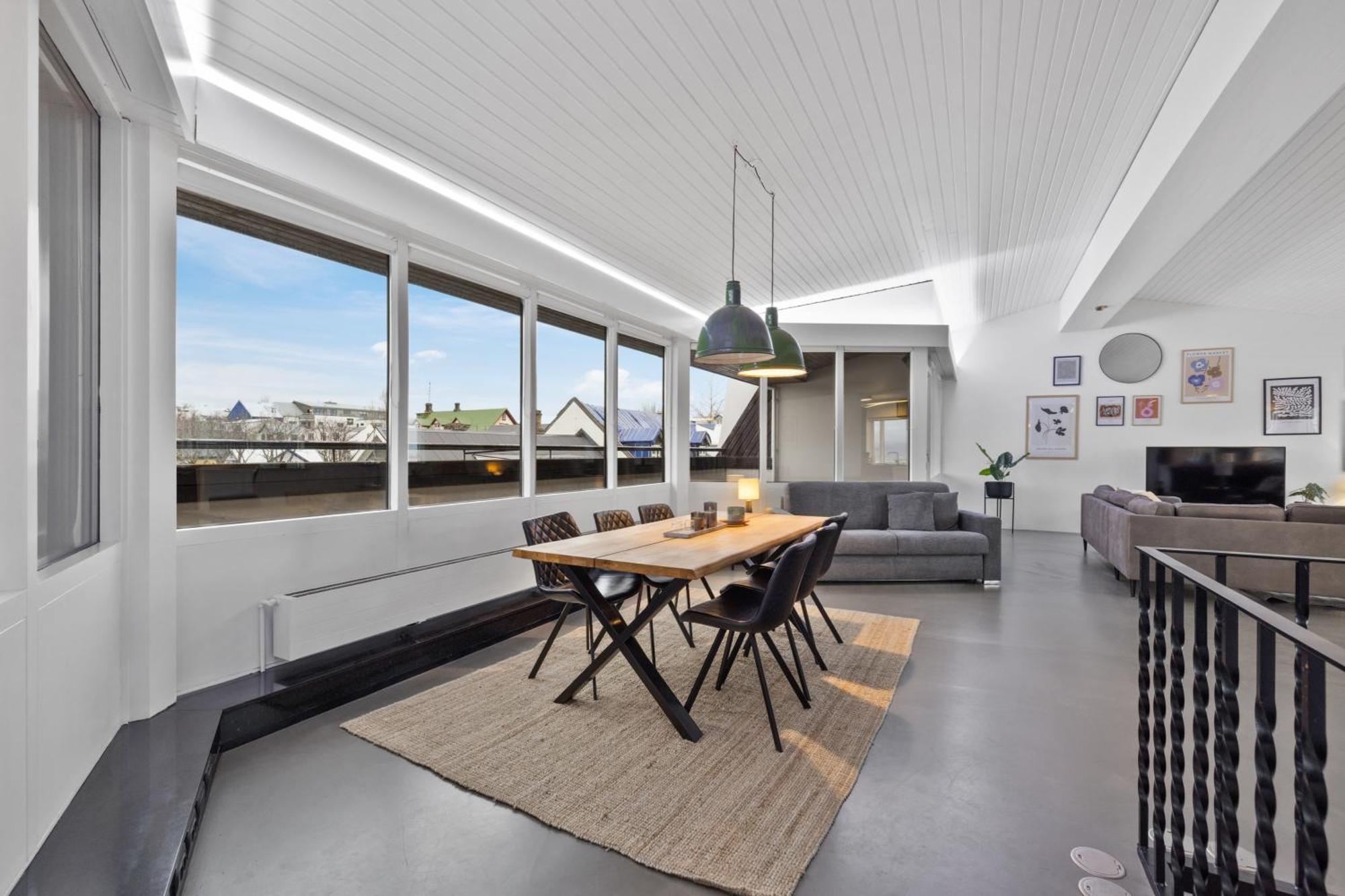 Penthouse Apt On The Shopping Street-Free Parking 레이캬비크 외부 사진