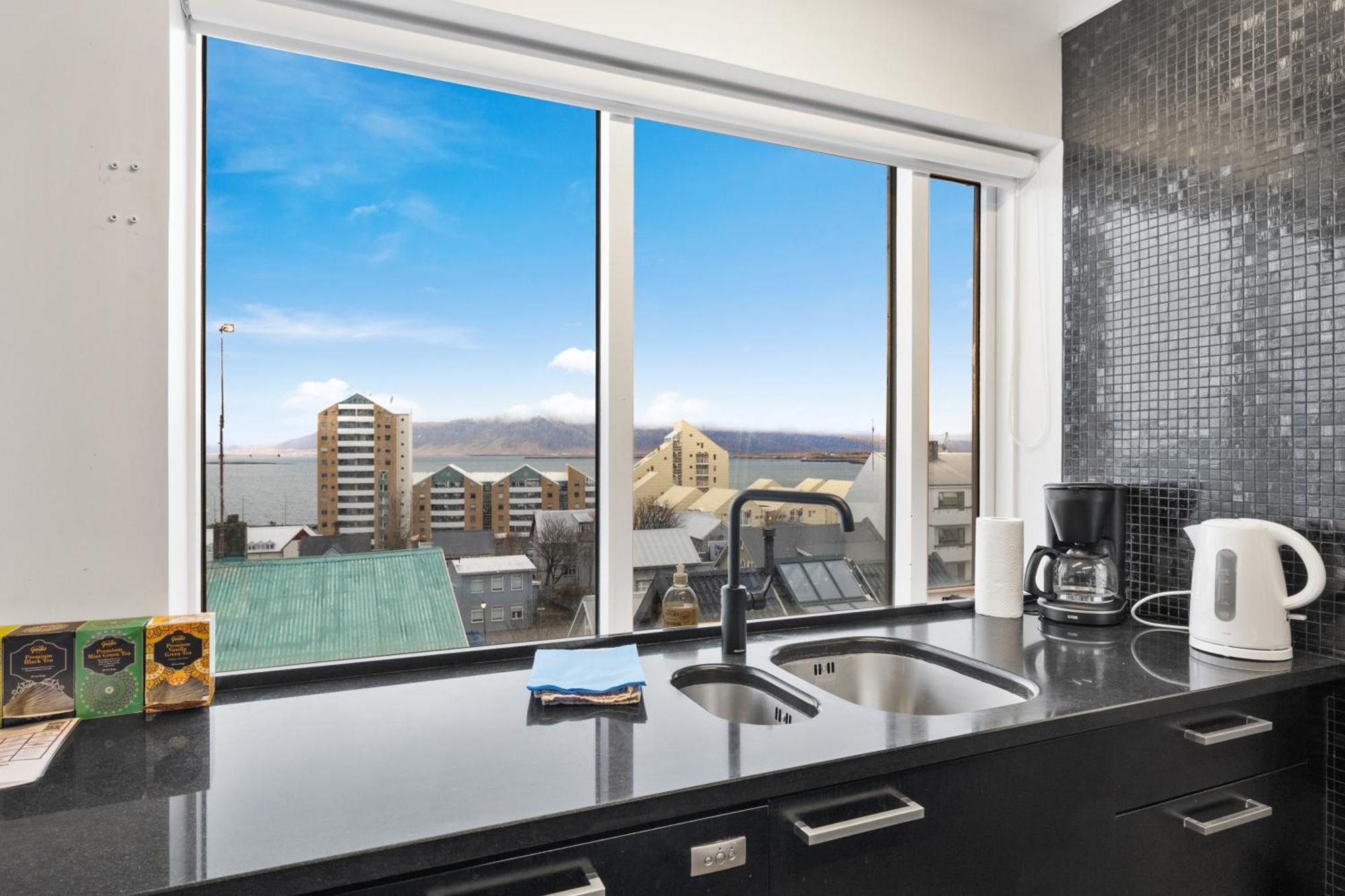 Penthouse Apt On The Shopping Street-Free Parking 레이캬비크 외부 사진